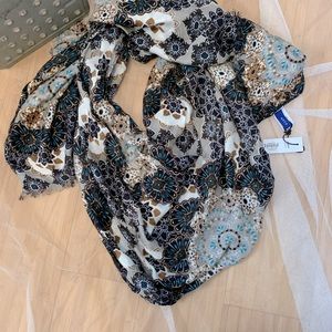 NWT Soft lightweight Fall Scarf / Wrap